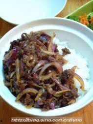 吃凉瓜牛肉盖浇饭,凉瓜牛肉盖浇饭,美味与营养兼得