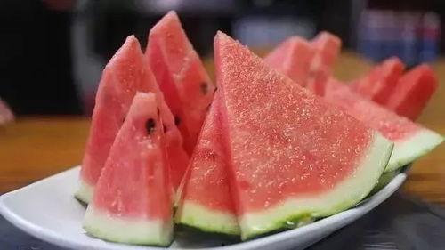 在法庭里吃瓜,一场意外的庭审奇观